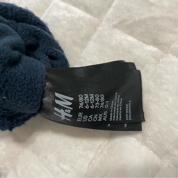 5/$15 Closet Sale! Navy Blue Mittens, Red, White Blue Pattern, H&M 6-12 months - Picture 2 of 2
